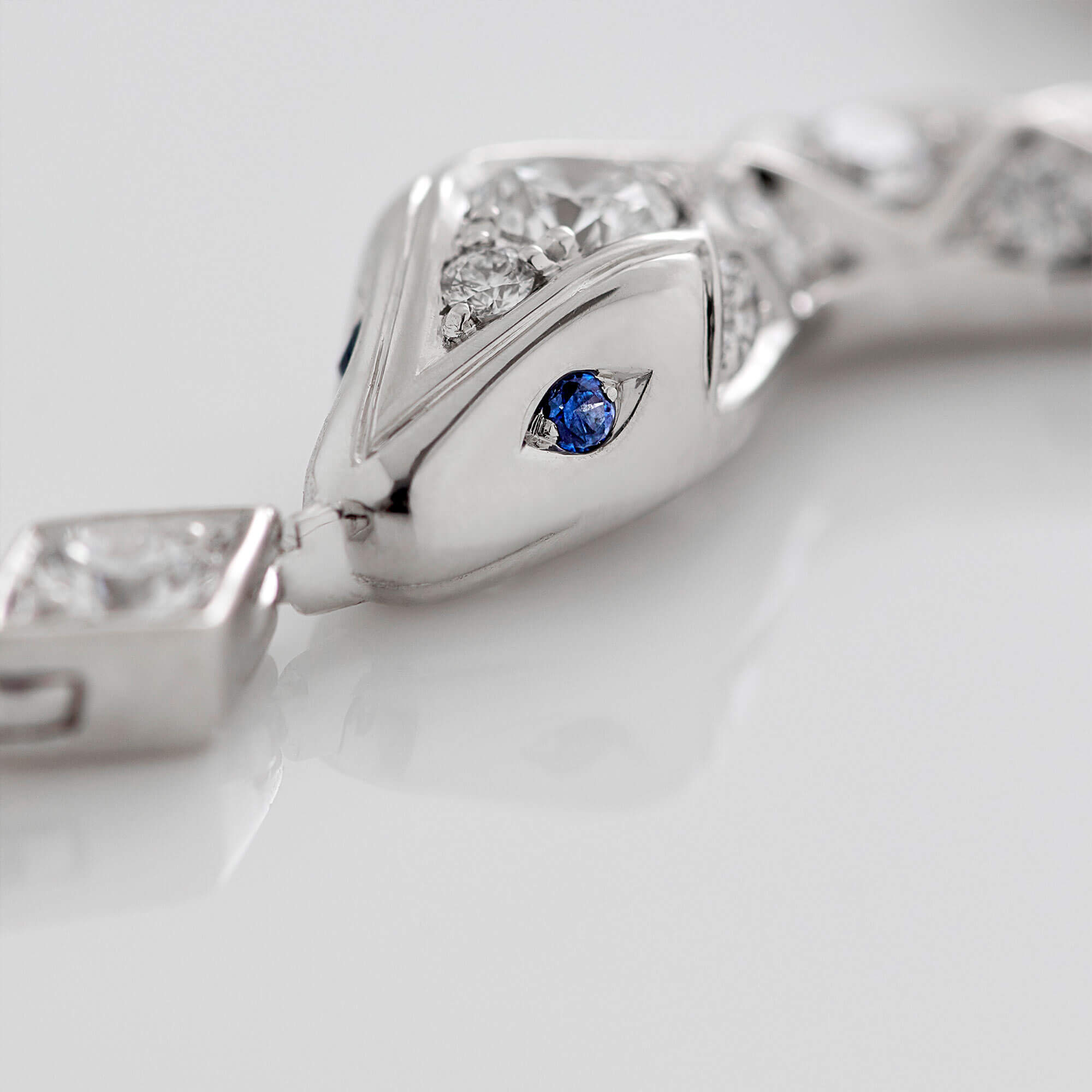 Garrard Muse Serpent Diamond Necklace 2016265 Closeup 3